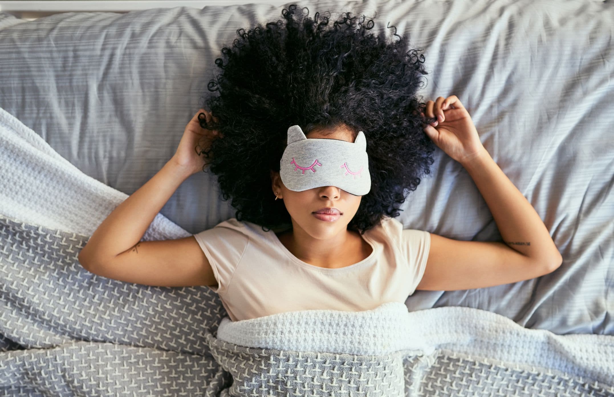 How To Try The Viral 'Cognitive Shuffling' Hack For A Better Night's Sleep, According To Psychology Experts