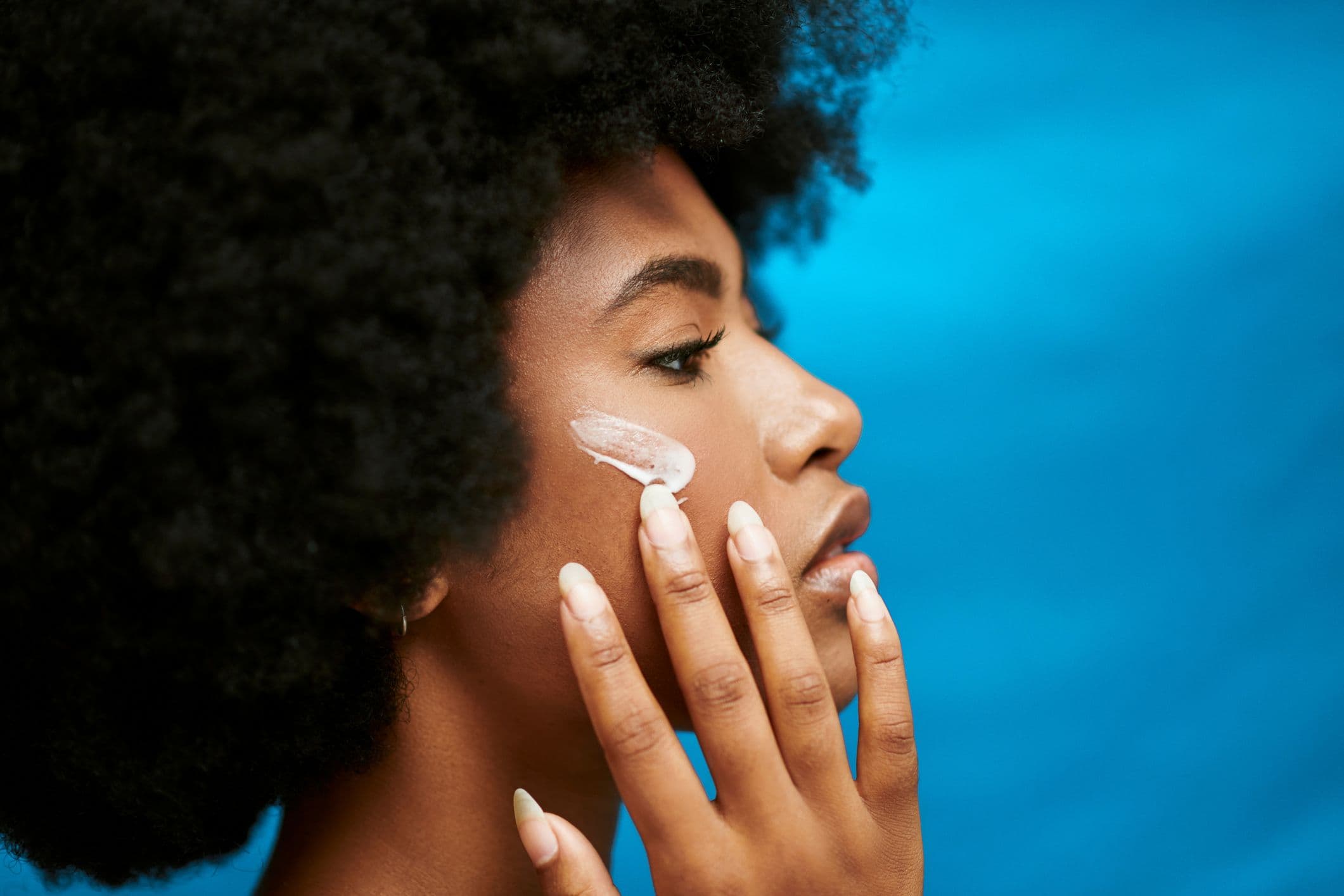 The Major Differences Between Adapalene And Tretinoin, Per Dermatologists