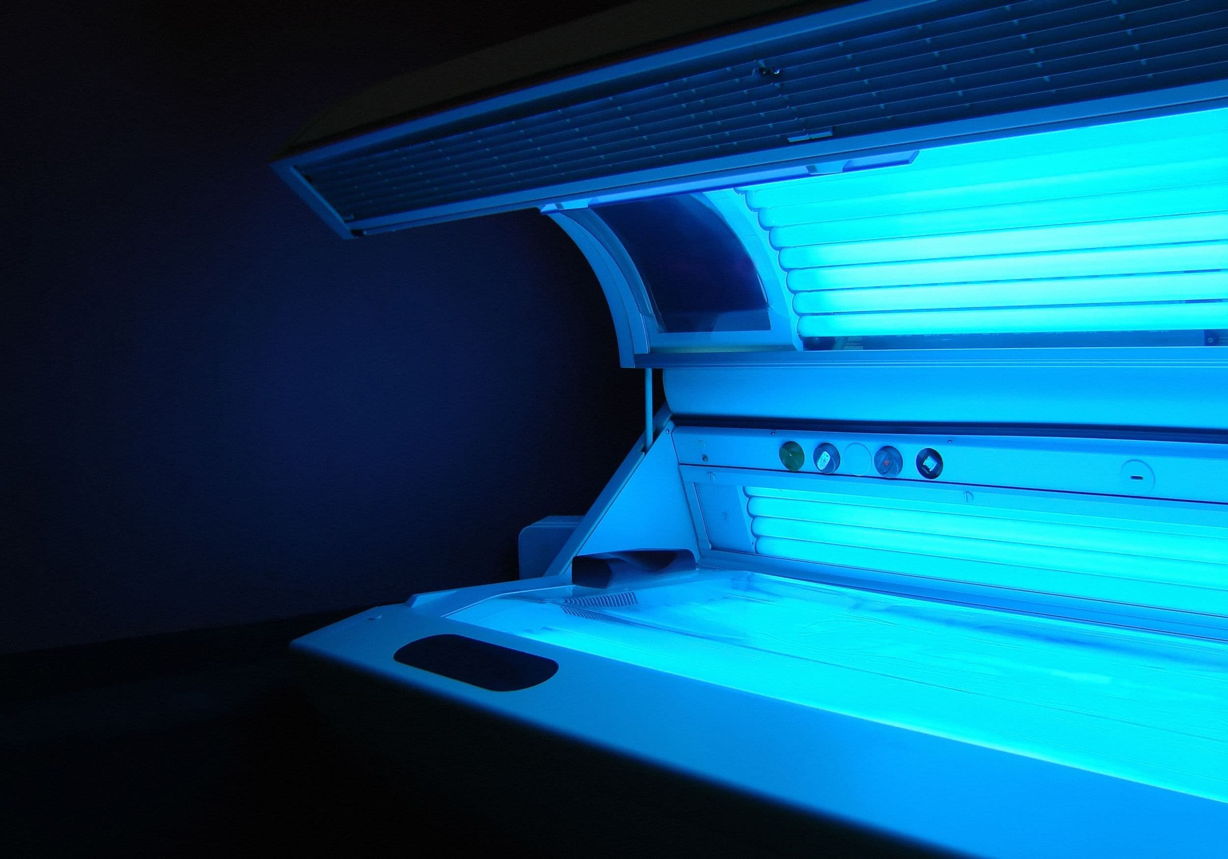 Gen Z Is Bringing Back The Tanning Bed—And Derms Have Serious Concerns