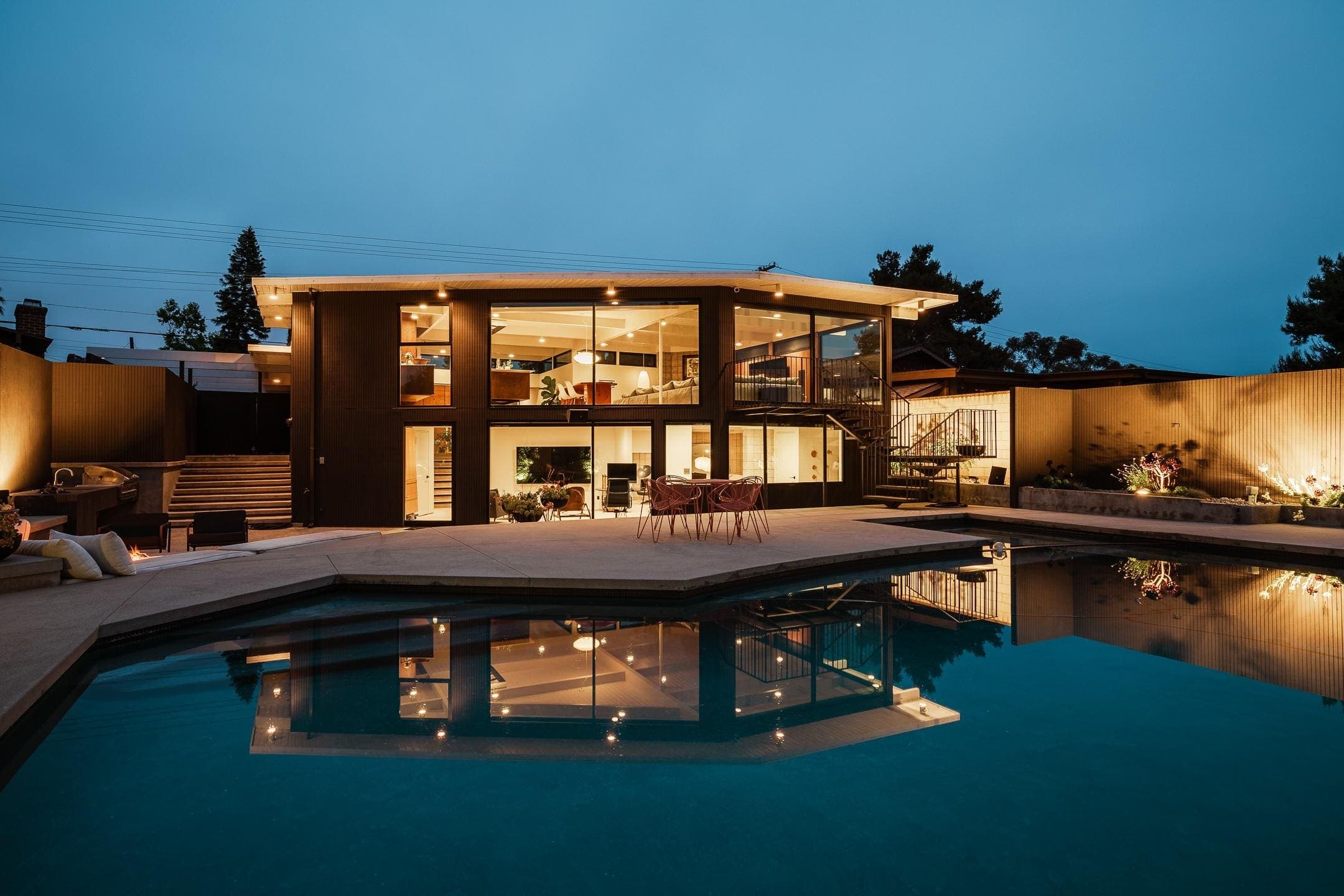 Architectural Iconography From 1964 Arrives On The Orange County Market