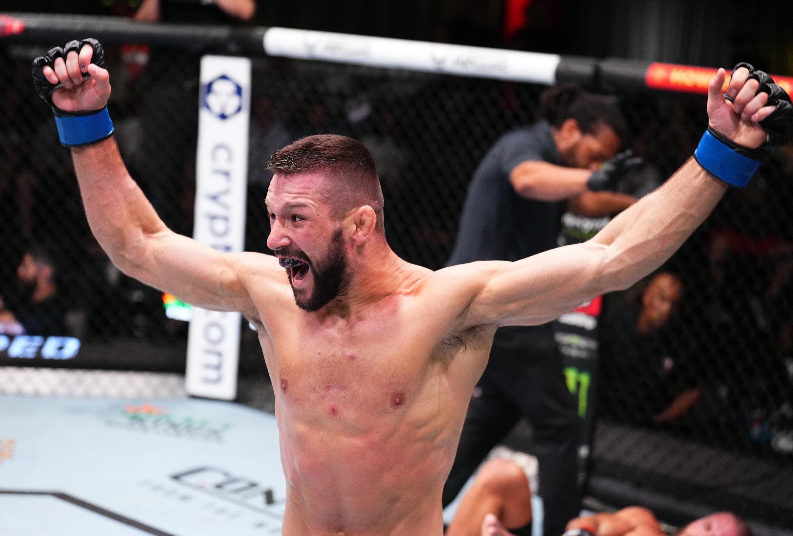 UFC Top Contender Announces New Contract Ahead Of UFC 305