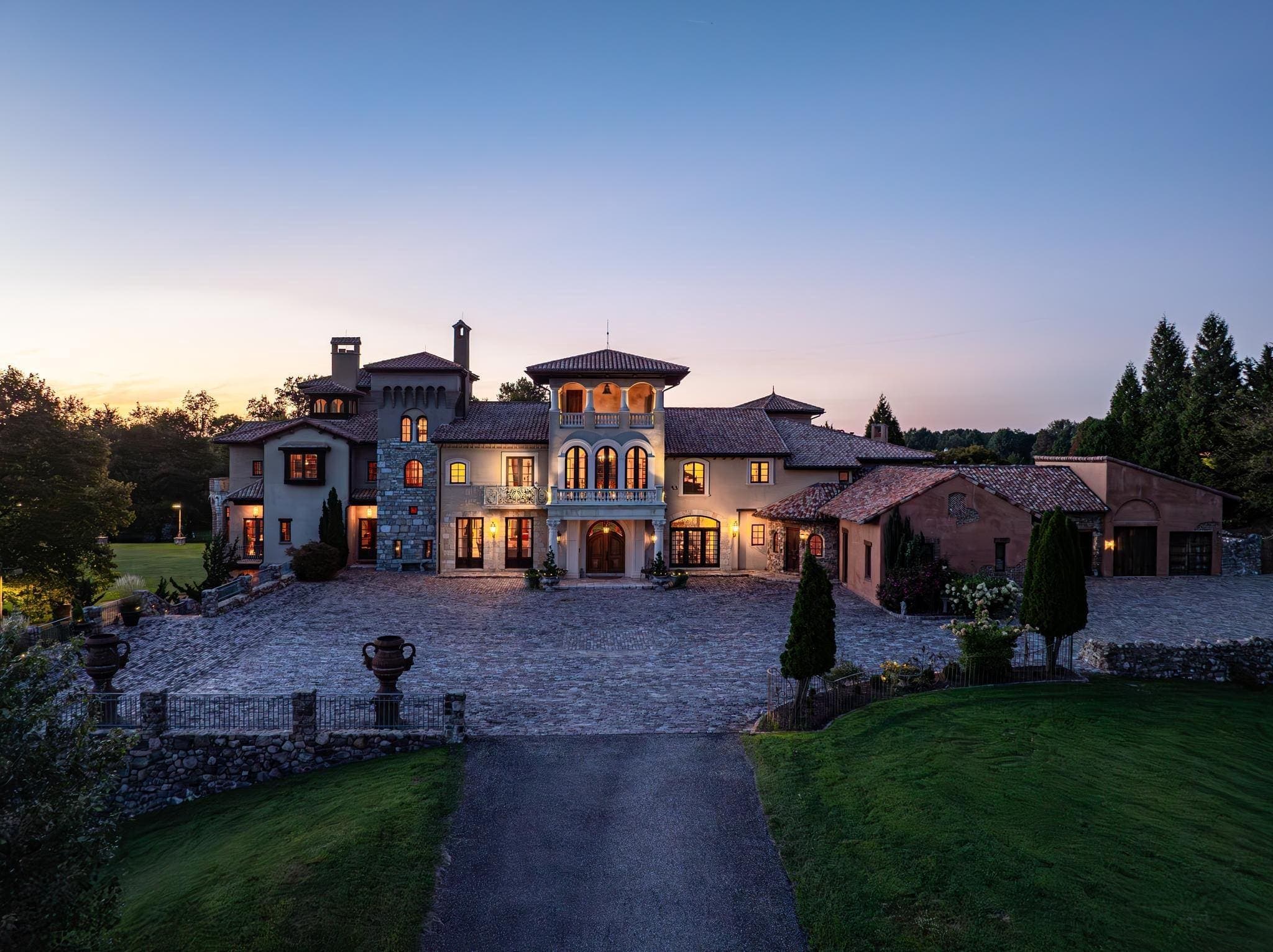 Inside An $11 Million Italian-Style Villa On The Potomac