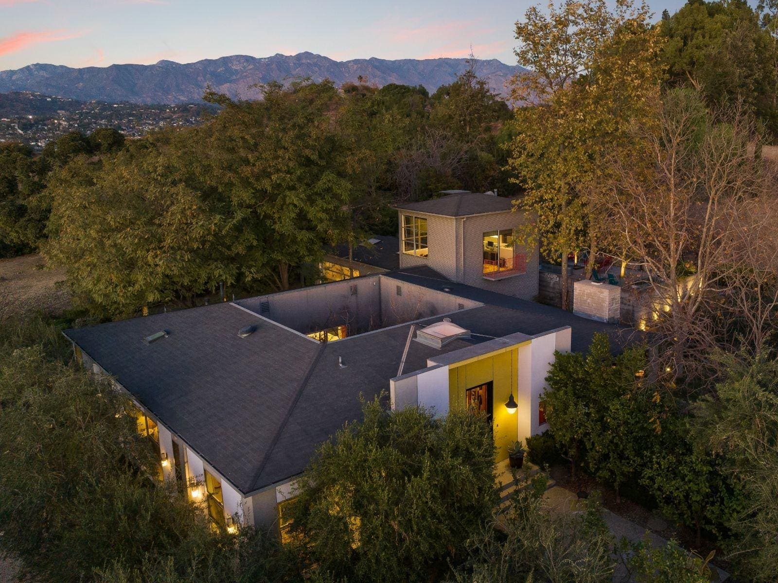 Inside A $3 Million LA Retreat Where Art And Architecture Change With The Seasons
