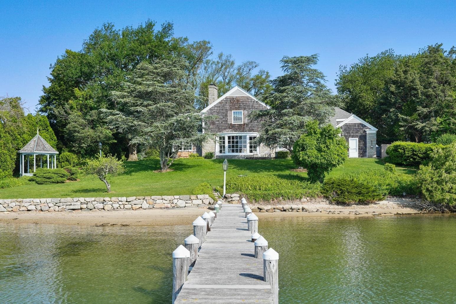 Inside A $7.3 Million Martha’s Vineyard Boating Haven—Old-School Charm Included