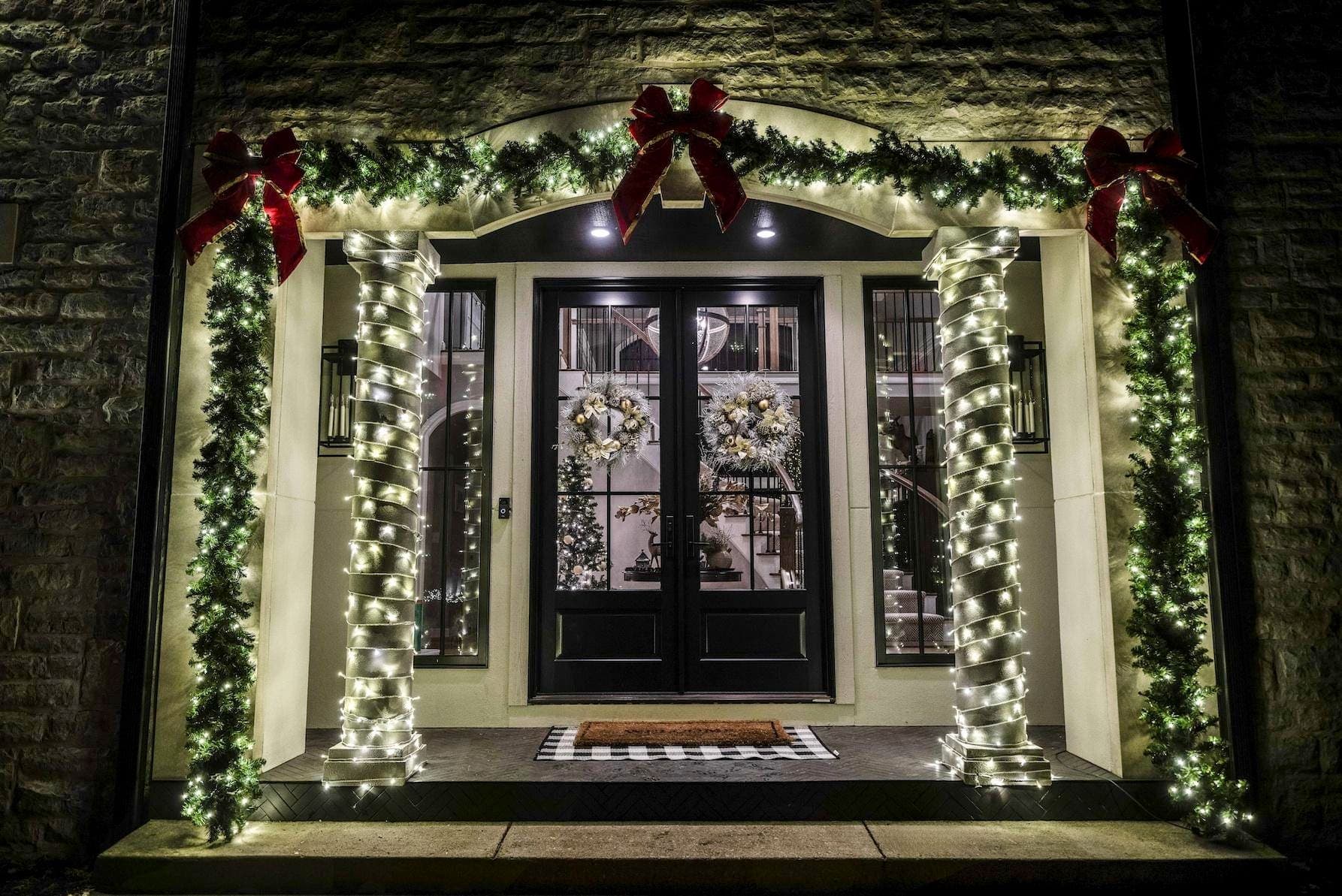 Decor Trends In Christmas Lights, Plus Expert Tips And Common Mistakes