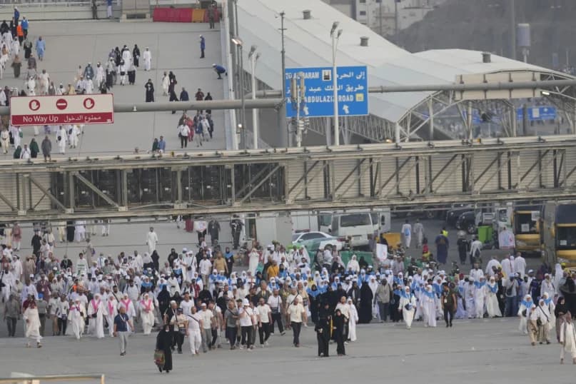 Muslim pilgrims resume symbolic stoning of the devil as they wrap up Hajj pilgrimage in deadly heat